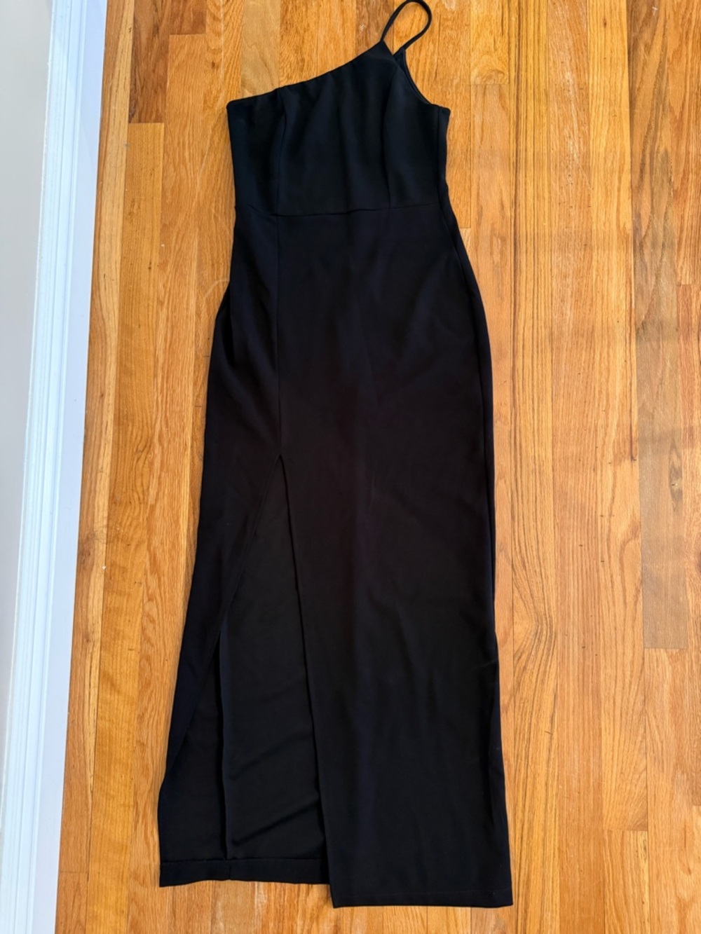 Lulu's Black One-Shoulder Maxi Gown with Side Slit
